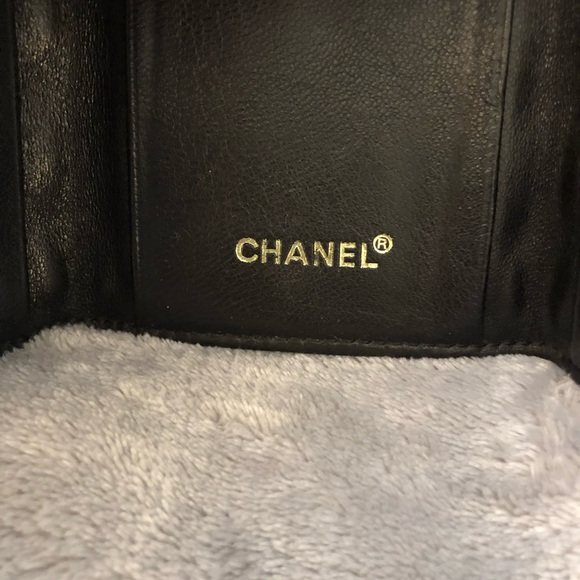Chanel Caviar Leather Quilted Black six Key Ring Holder with Gold Plate - Picture 5 of 8